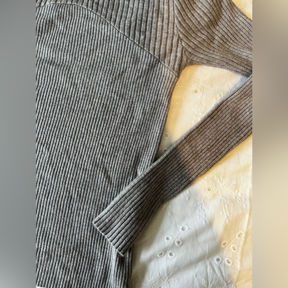 Chandail neuf - Picture 2 of 4